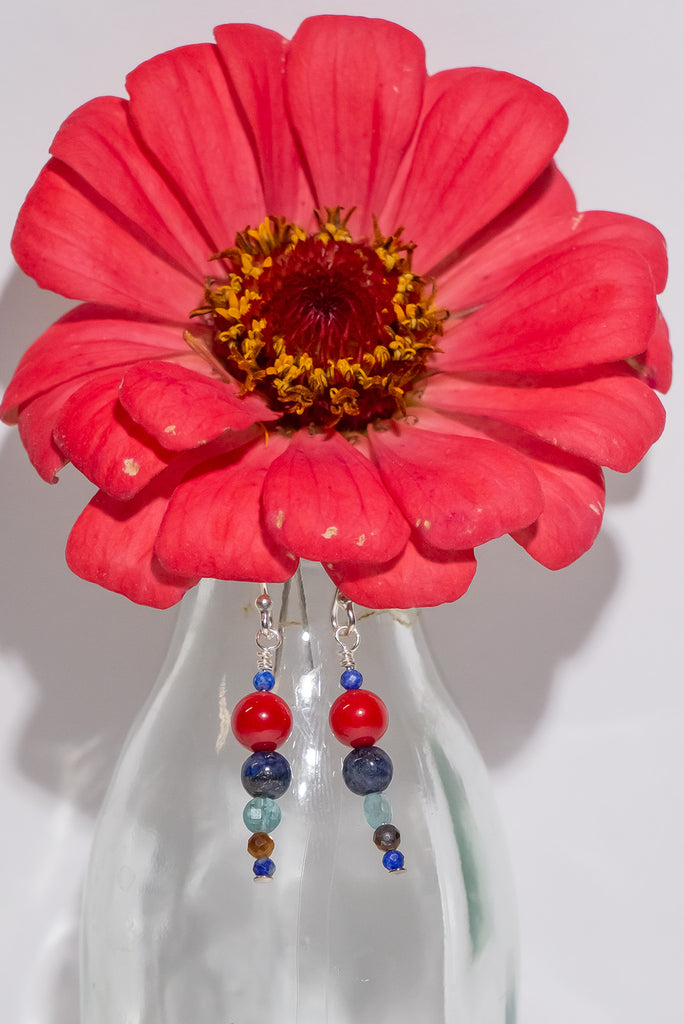 A dainty tower of bold bright colours. Featuring beautiful blue lapis lazuli and bold red coral.&nbsp;