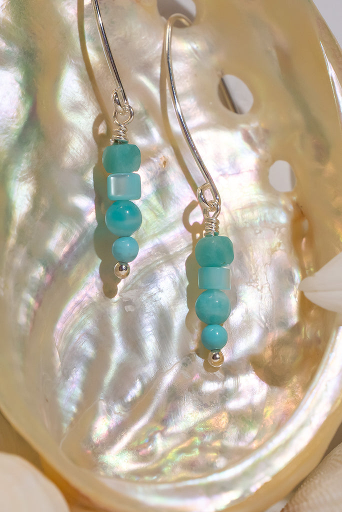 With a swirl of tropical sea colours this beautiful and delicate earrings is wonderful gentle way to add some colour to your outfit.