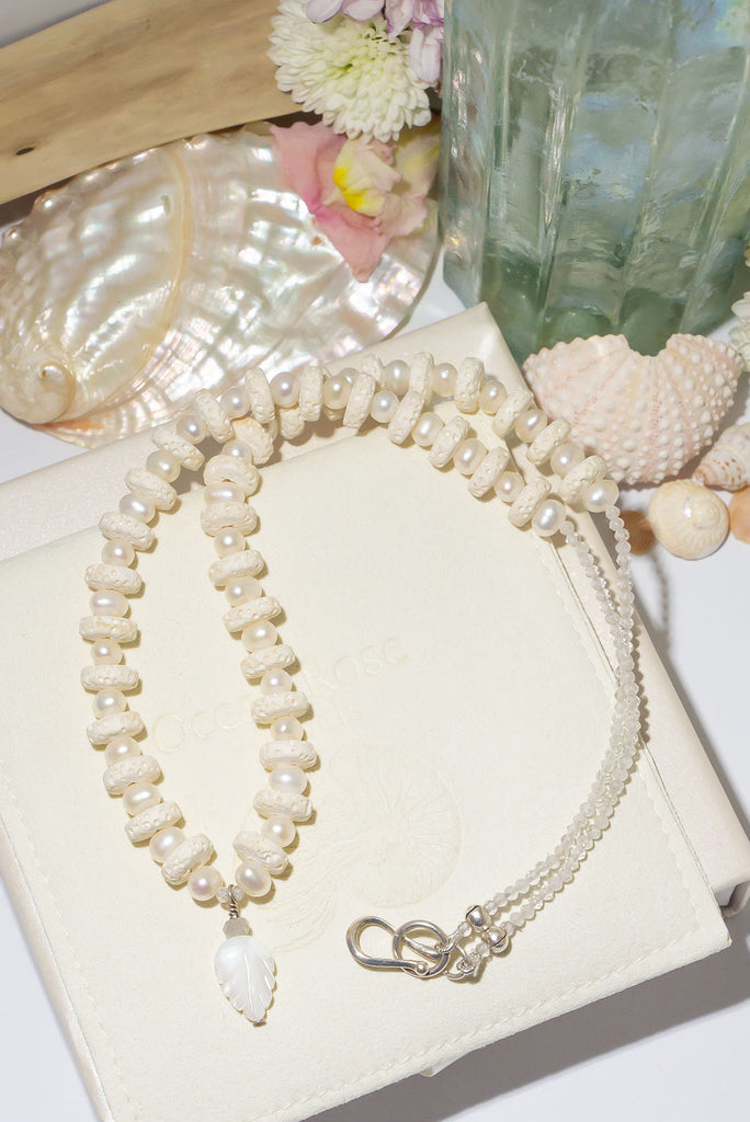 Resembling the white wash of the ocean waves,&nbsp;this beaded necklace&nbsp;will inspire all seaside wanderers.
