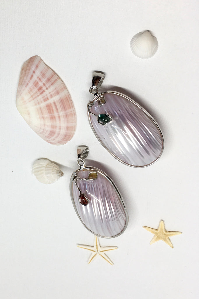  sweet gentle shell pendant, highly polished to enhance the grain of the sea shell