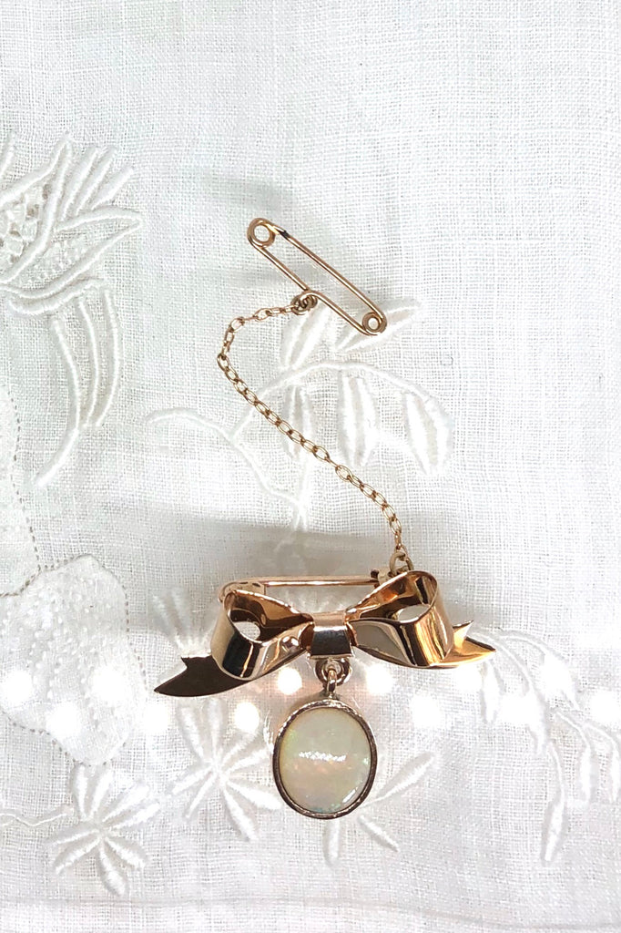 This Vintage Solid Opal and 9ct Gold Bow Brooch is just too sweet! The pretty little gold bow neatly holds the drop of Opal. This interesting pre-loved piece is in very good condition.