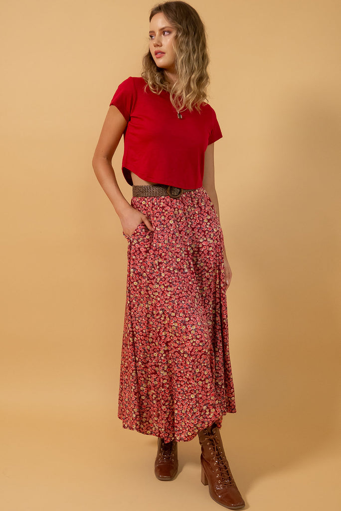 We love rich hues for winter, and the Solo Cropped Top Red Berries is the ultimate wardrobe essential for layering this season! Pair it with jeans and a jacket for a casual weekend style, or team it with a printed maxi skirt for a vintage look! Knit cotton, Lightweight, Cap sleeves. 