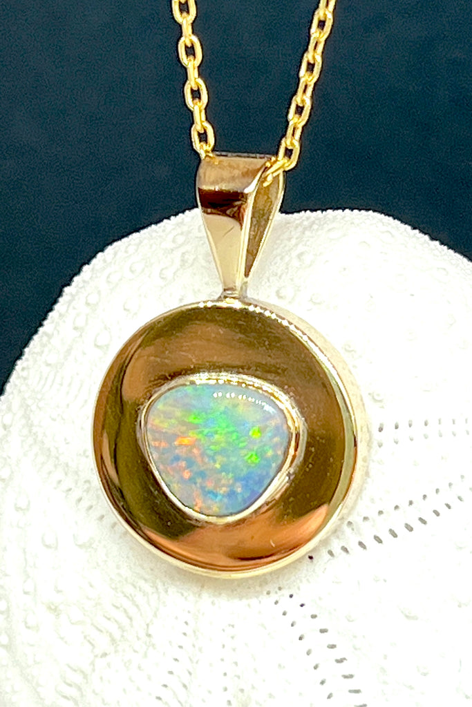 This Vintage pendant has a stunning solid Australian Opal centrepiece, set into a circle of highly polished 9ct gold. 