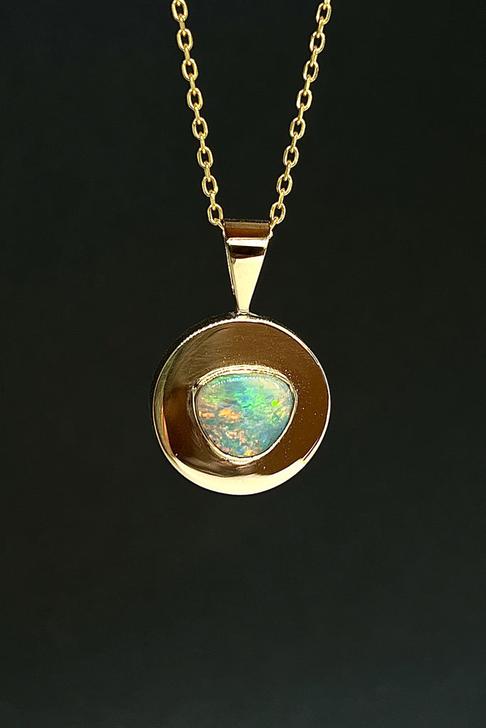 This Vintage pendant has a stunning solid Australian Opal centrepiece, set into a circle of highly polished 9ct gold. 