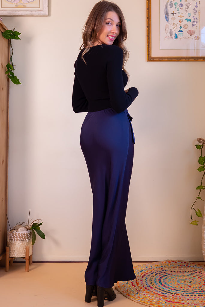 The Bianca Midnight Bias Cut Maxi Skirt is a navy maxi skirt with satin finish. The skirt features a bias cut, elasticated waist and belt loop with removable waist tie pocket. Made from viscose/rayon.