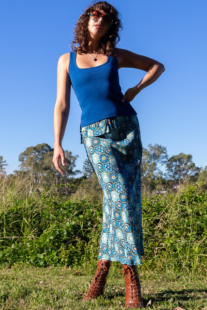 The Bianca Toledo Bias Cut Maxi Skirt is a beautiful blue skirt with a hexagonal Mexican tile print. The skirt features a bias cut, elasticated waist and belt loop with removable waist tie pocket. Made from 100% rayon.