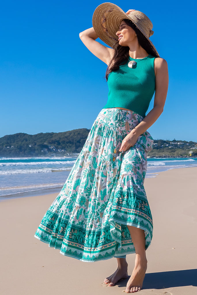 The Cosima Spring Green Maxi Skirt is a gorgeous white based skirt with a green and cream tropical bird print. The skirt featuring a drawstring waist, tiered skirting and side pockets. Made from woven rayon. 
