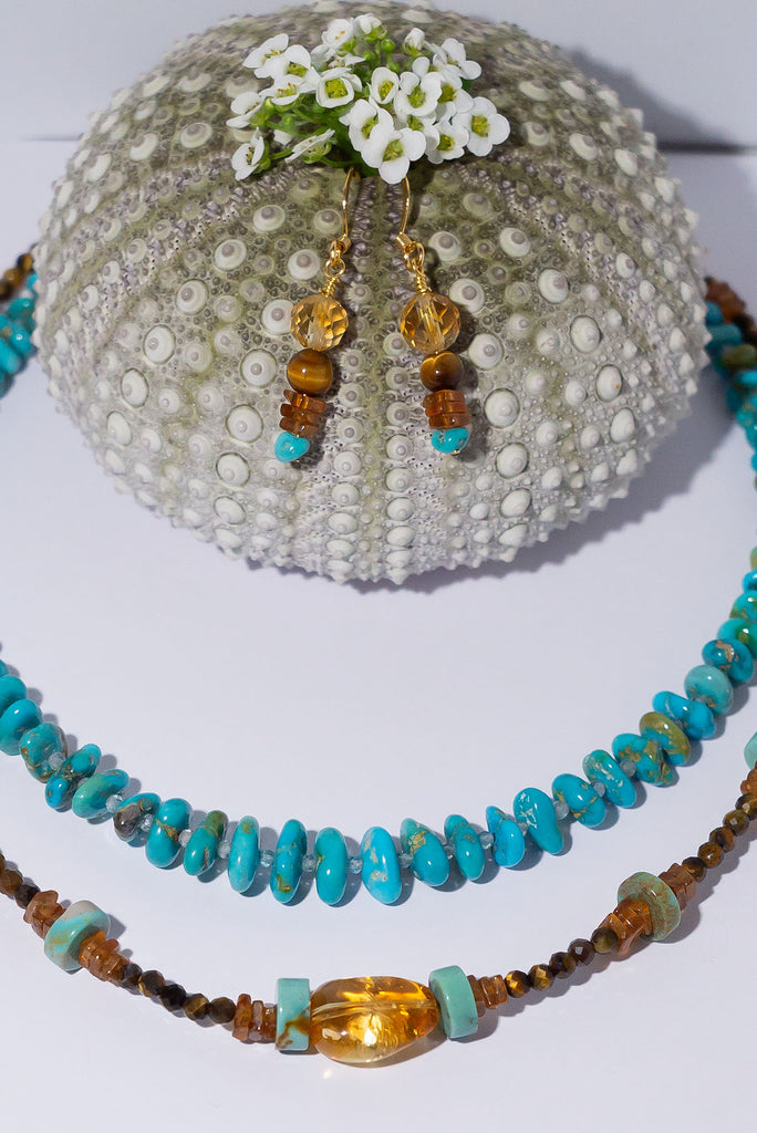 Designed to match our gorgeous Necklace Gemstone Chicory Mountains these gorgeous drop earrings are inspired by the mountains surrounding Arizona.