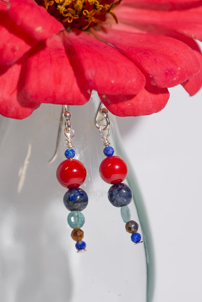 A dainty tower of bold bright colours. Featuring beautiful blue lapis lazuli and bold red coral.&nbsp;