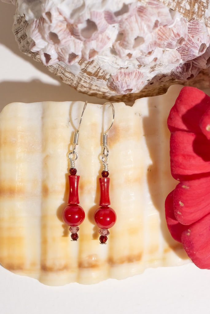 Boasting a burst of red, these red coral droplets earrings are the perfect companion to seaside adventures.