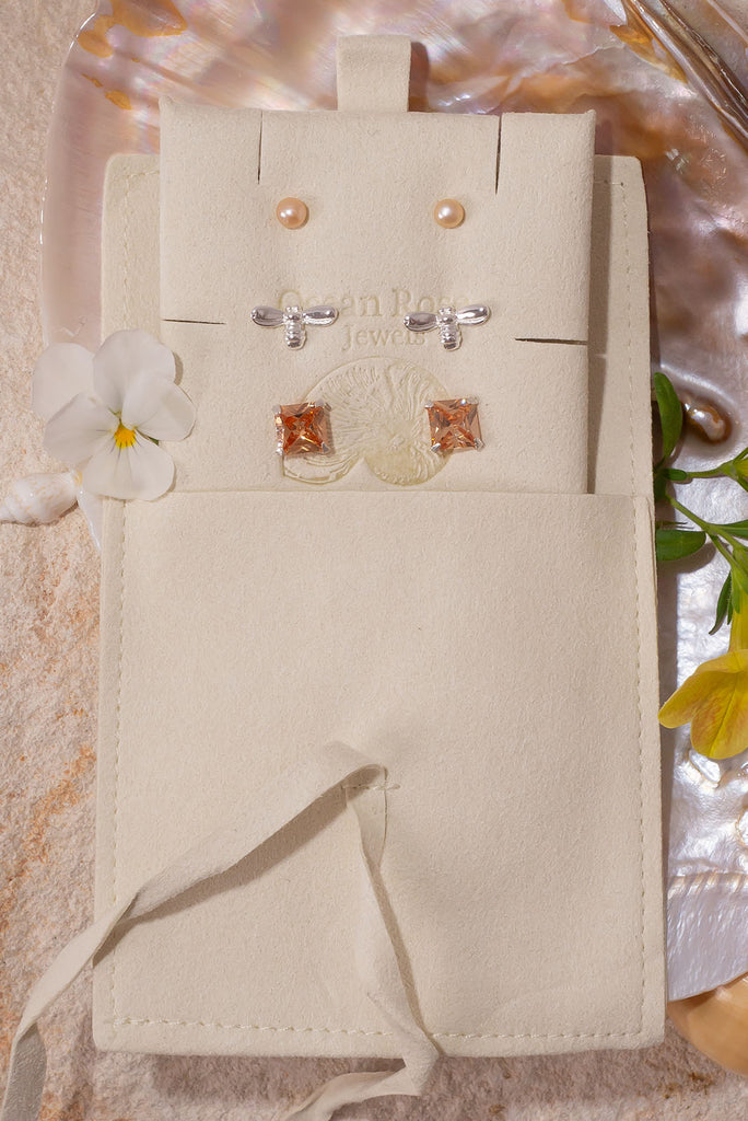 A dreamy set of stud earrings inspired by warm Spring days.