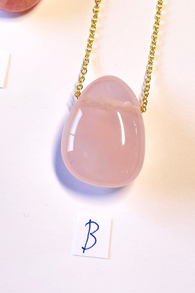 The Pendant Pebble Peach Quartz is a lovely soft splash of summer colour in a natural semi precious stone.