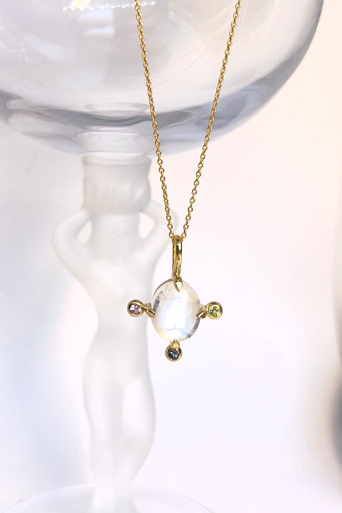The pendant and chain are 9ct gold vermeil on a base of 925 silver, the gold is 2.5microns thick so will never rub or discolor An oval cabochon cut top quality Moonstone gemstone set in 9ct gold vermeil. Side stones are Sapphires.