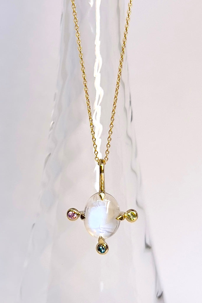 The pendant and chain are 9ct gold vermeil on a base of 925 silver, the gold is 2.5microns thick so will never rub or discolor An oval cabochon cut top quality Moonstone gemstone set in 9ct gold vermeil. Side stones are Sapphires.