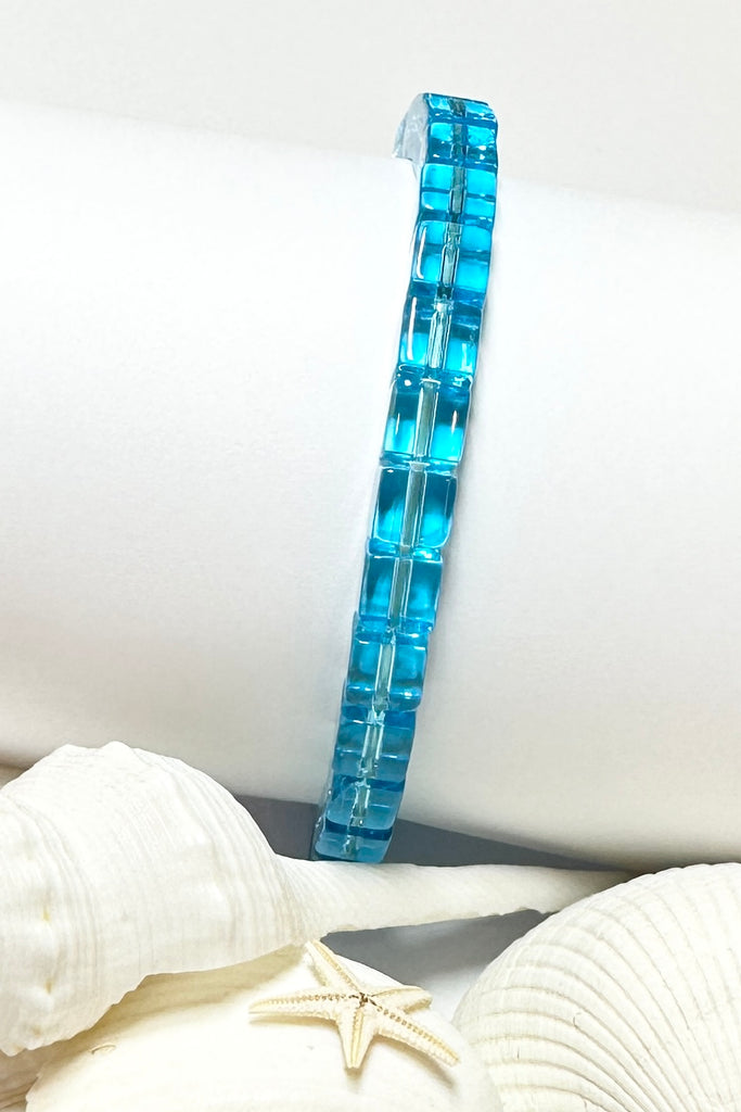 Perfectly easy and so pretty this bracelet of clear pale turquoise glass square bead on a stretch band,
