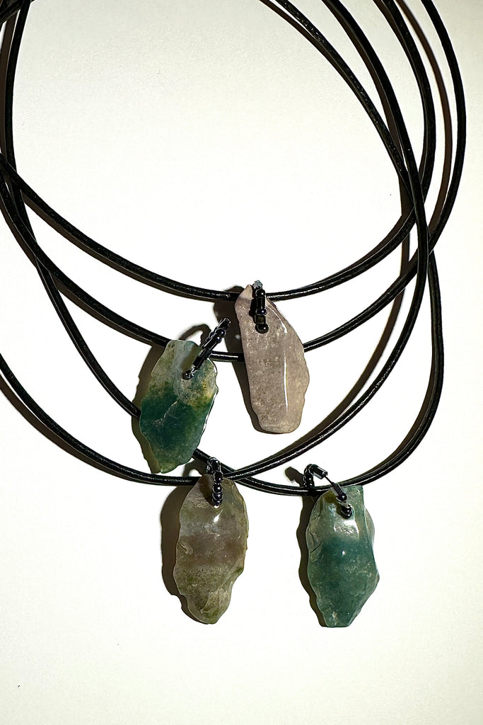 An interesting pendant made from an Agate stone that has been chipped into the shape of an ancient flint. 