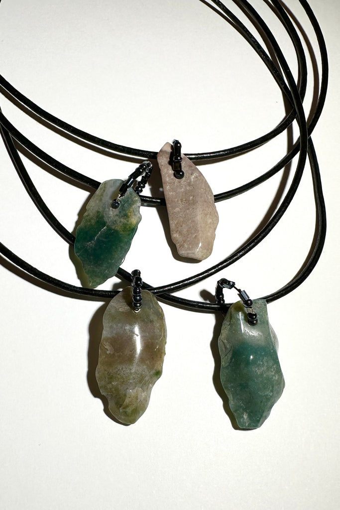 An interesting pendant made from an Agate stone that has been chipped into the shape of an ancient flint. 
