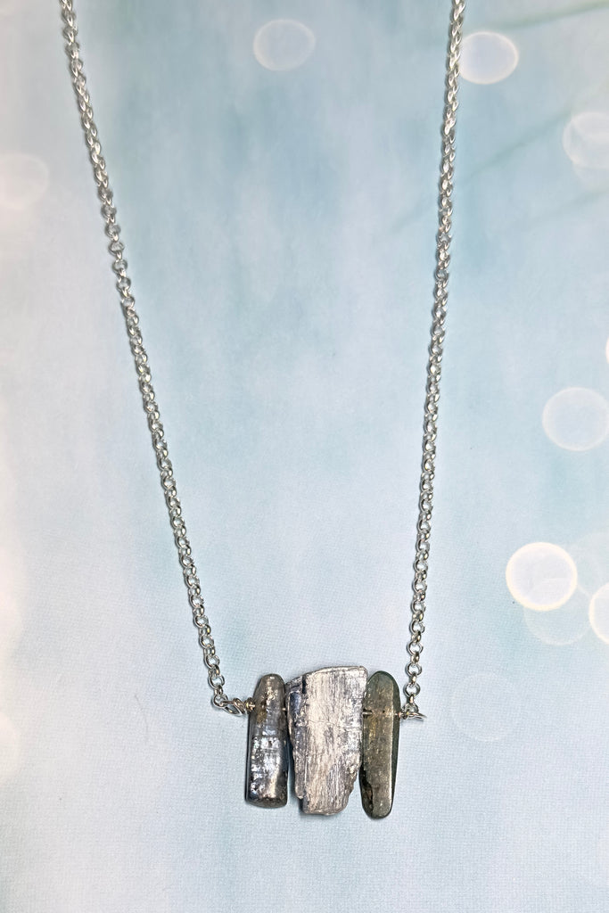 The swing style necklace is designed in a simple and chic style, using rough shards of the semi precious stone Kyanite. 