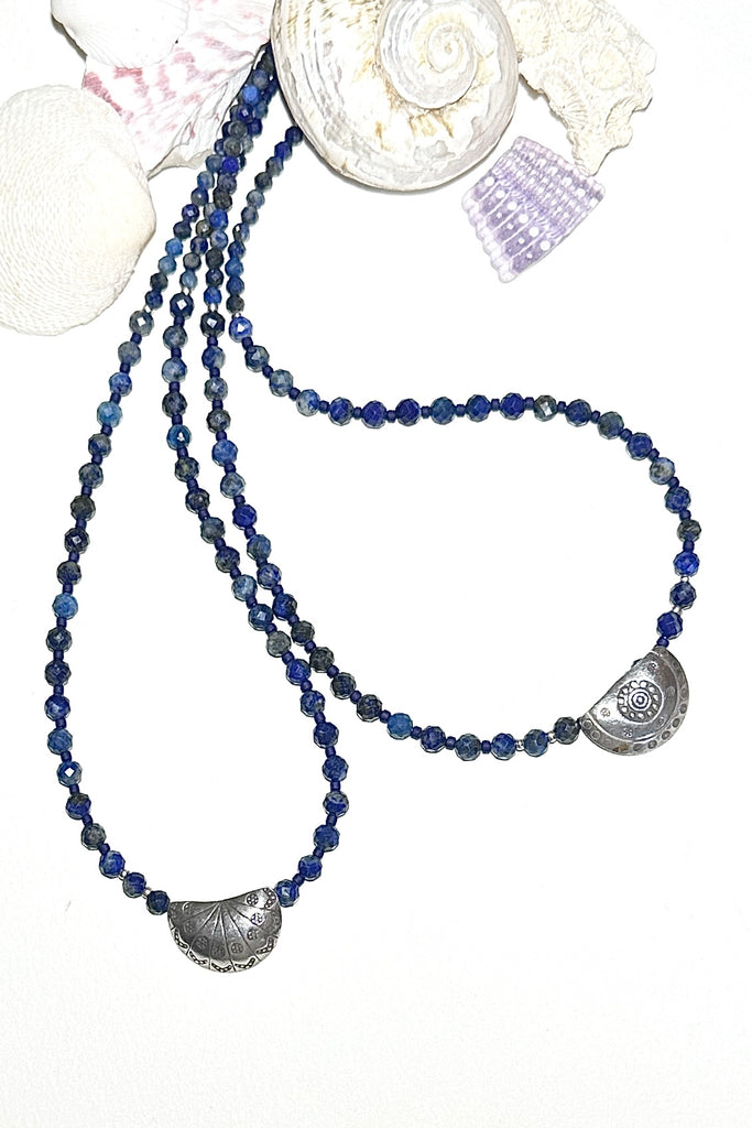 Necklace Lapis Fleur is a cascade of natural Lapis Lazuli beads, a pretty silver centre with floral decoration, just right to elevate a plain white top.


Natural Lapis Lazuli beads.
Thai silver centrepiece with applied floral motifs.