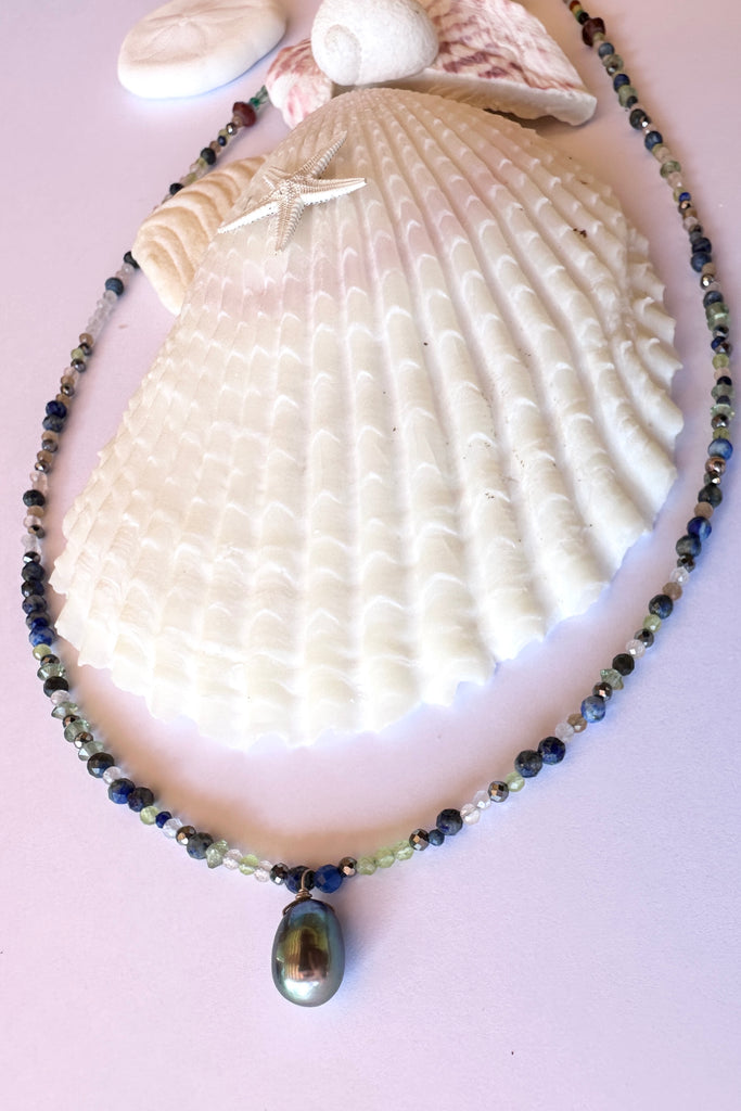 A Pretty pearl strung on a necklace of tiny faceted gemstone beads, Its chic and delicate and perfect for summer.

Freshwater pearl.
Lapis, Peridot, garnet and quartz crystal beads.&nbsp;
