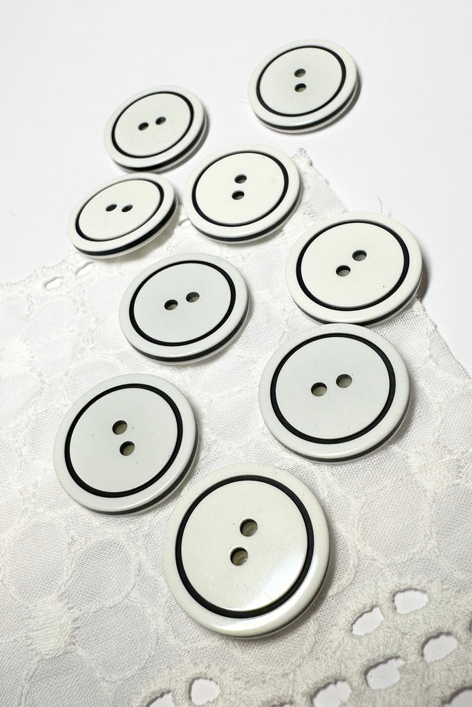 A nice clean look to these bright white buttons, the detailing is in a very dark navy. Great for any sewing or craft project.