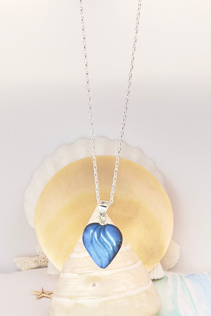 Carved into the opal are gentle  waves on the shore, our cutter has cleverly shaped it so that the shades of crystal blue swirl across in a wave pattern.