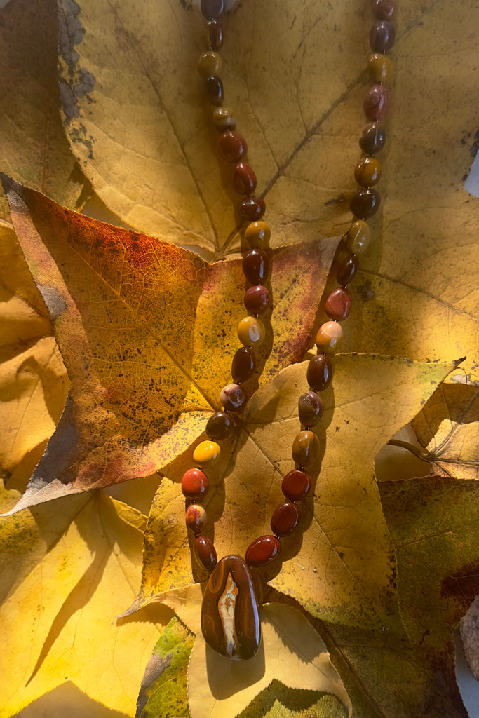 Solid Boulder Opal pendant on a necklace of Mookaite beads.
Opal has softly coloured crystalline drift down the centre.
Australian Mookaite stone beads found only in the Kennedy ranges of Western Australia.