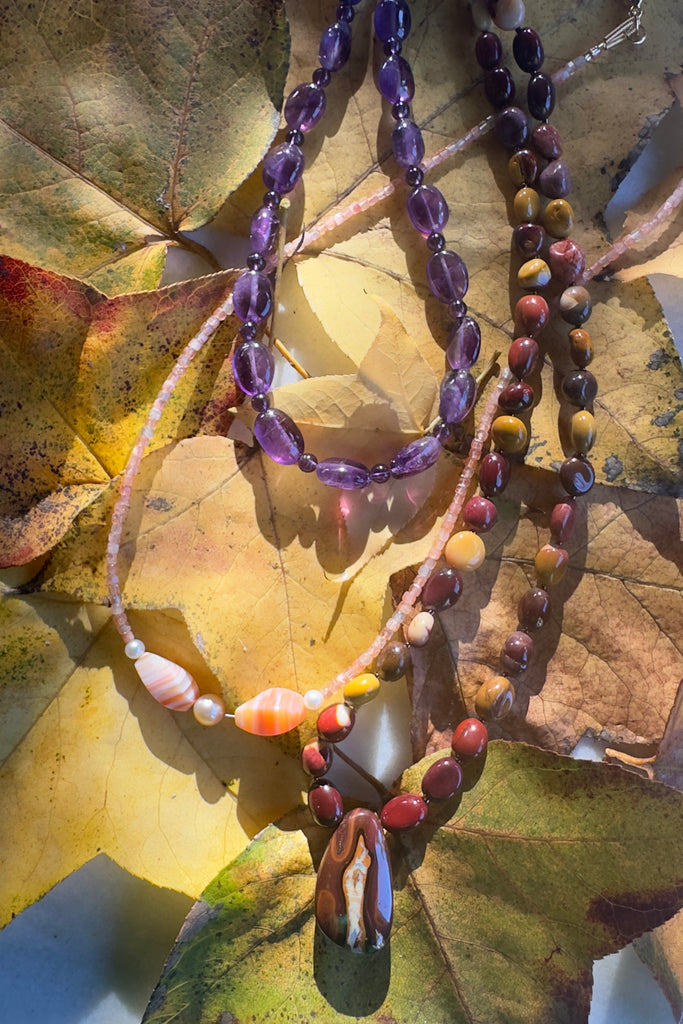 Solid Boulder Opal pendant on a necklace of Mookaite beads.
Opal has softly coloured crystalline drift down the centre.
Australian Mookaite stone beads found only in the Kennedy ranges of Western Australia.