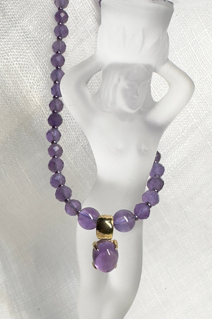 A romantic Amethyst necklace, with the perfect faceted stone as a centrepiece it is perfectly set between a modern chic and classic romantic style.&nbsp;
