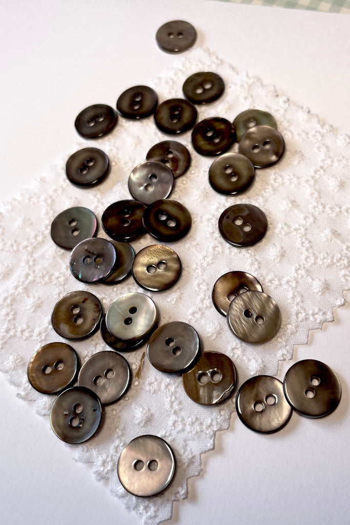 Buttons Silvery Grey Mother of Pearl Shell Small