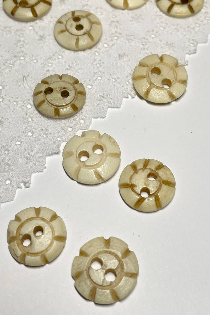 These quirky buttons are carved from bone in India, they are extremely unusual, the holes are all placed differently showing that these are indeed a "village" make, every pattern and button is different.