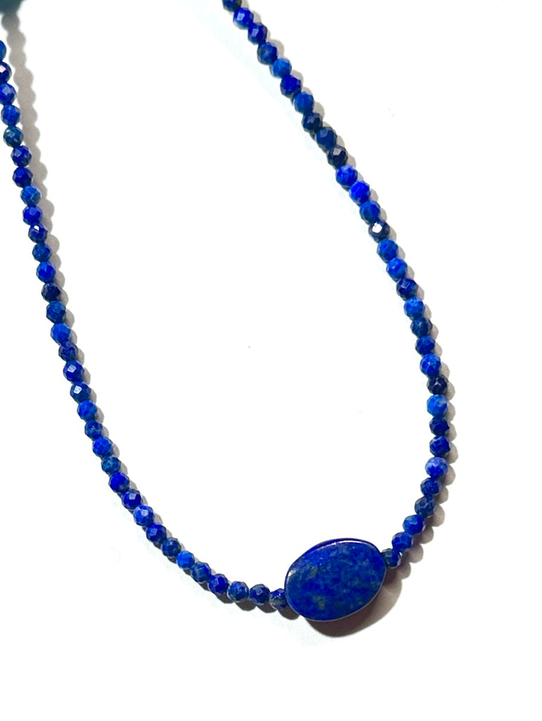 Very chic and very modern but also so romantic, our Lapis Lazuli Lissa heart necklace is very blue and so pretty.

The beads are Lapis Lazuli.