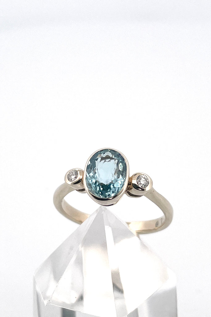  This classically styled ring holds a magnificent 8x6mm 1ct+ completely natural and unheated Mozambique Aquamarine with a sparkling 0.03ct F-G VS diamond on either side.