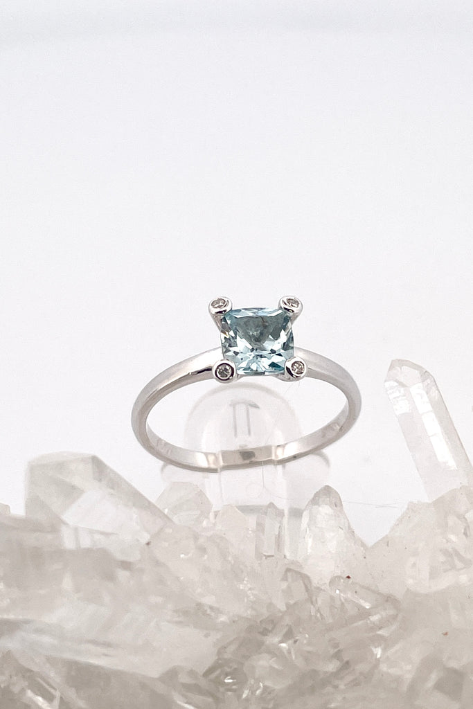 Aquamarine gemstone set ring, in 925 silver 