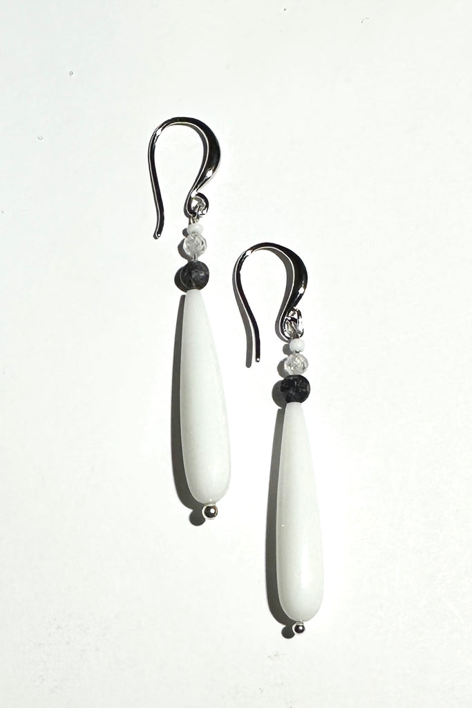 Gorgeous white drop earrings, a perfectly chic swing style to add a pop of style this summer