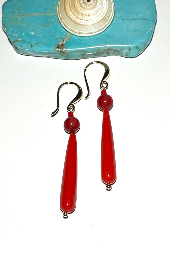Lovely slender lava red drop earrings, a perfectly chic swing style to add a pop of style this summer

Bright red drop earrings with a red coloured sea bamboo top stone.