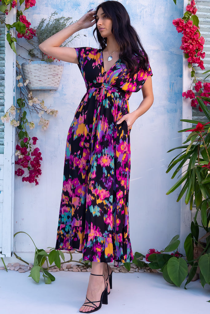 The Linden Art Class Maxi Dress is a gorgeous black maxi dress with a multicoloured splash print. The dress features dolman sleeves, an elasticated and drawstring empire line, v-neckline, and side pockets. Made from crinkle rayon. 