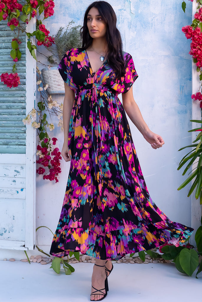 The Linden Art Class Maxi Dress is a gorgeous black maxi dress with a multicoloured splash print. The dress features dolman sleeves, an elasticated and drawstring empire line, v-neckline, and side pockets. Made from crinkle rayon. 