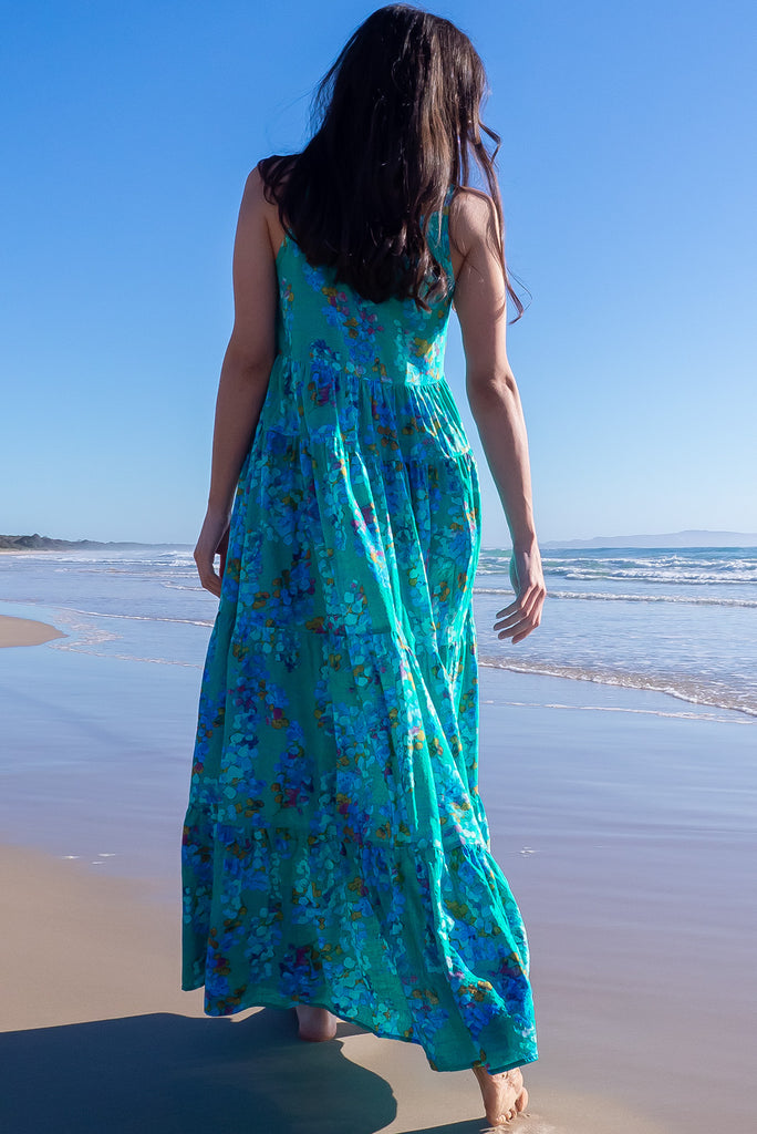 The Lulu Darling Blue Bubble Maxi Dress is a beautiful blue wash effect based dress with a multicoloured bubble print. The maxi dress features a high neck with thin straps, high cut under arms, full tiered skirting from the bust down and deep side pockets. Made from a cotton / rayon woven blend.