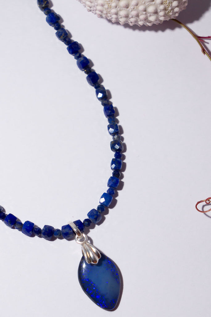 Deep Ocean blue, this Opal and Lapis Lazuli necklace brings the depth of the seas and the mystery of Neptune.