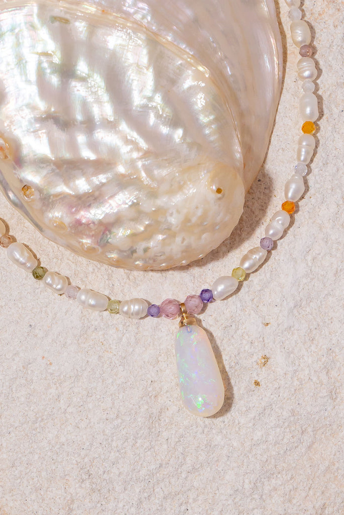 This delicate pearl & opal necklace features beautiful fresh water pearls and a magical crystal opal pendant that shimmers with sparkling green colour play.