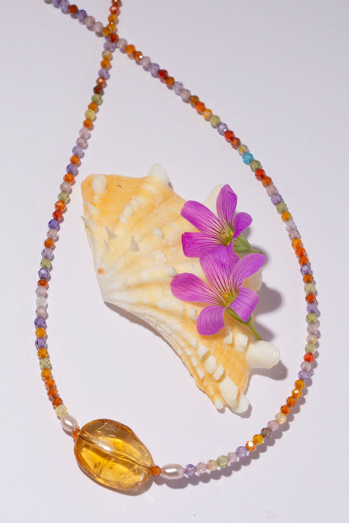 Shimmer, sparkle shine bright with our gorgeous Necklace Gemstone Disco Dreams.