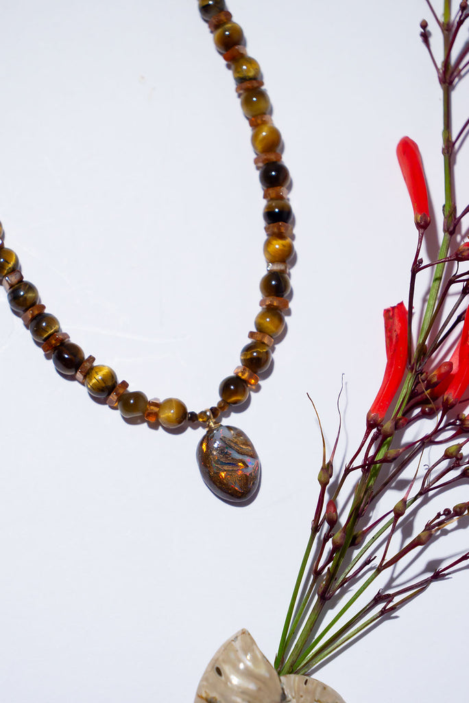Discover the magic of Australian Matrix opal with our shimmering Necklace Gemstone Golden Sarabi. Every angle brings a different flash of colour with gold, red, green and dark blue all hiding within this gorgeous piece.
