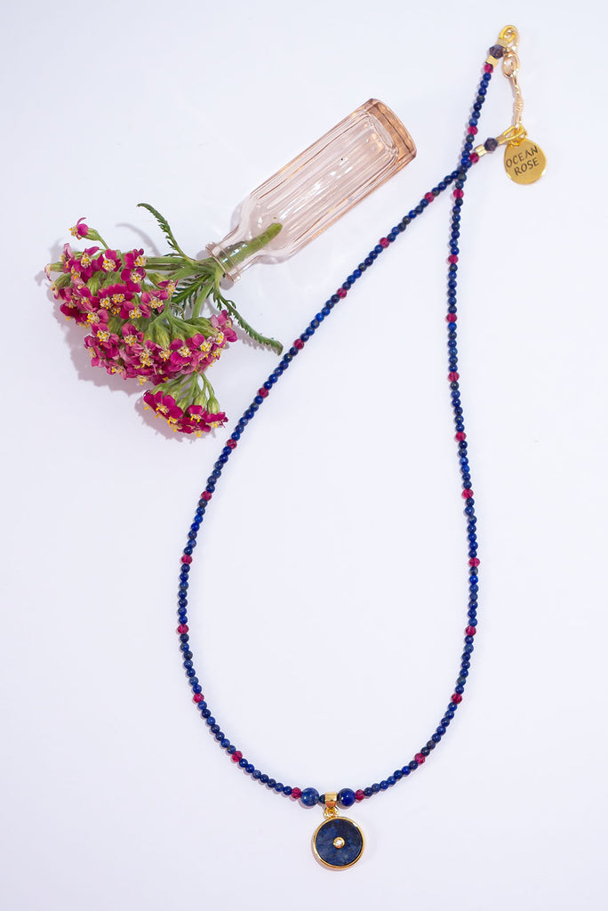 Discover the jewel tones of this delicate lapis lazuli necklace.