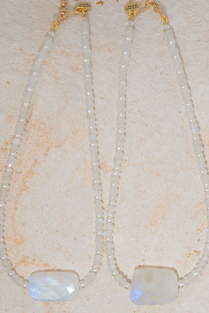 Fall under the spell of this shimmering moonstone necklace with it’s gorgeous rainbow of colour play.