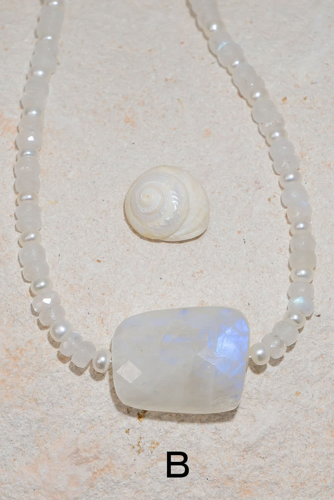 Fall under the spell of this shimmering moonstone necklace with it’s gorgeous rainbow of colour play.