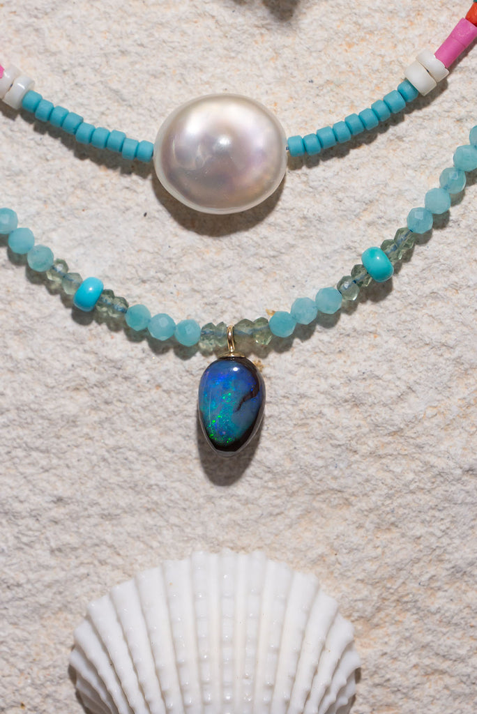 Discover the refreshing ocean colours of our Necklace Sea Spray Opal.