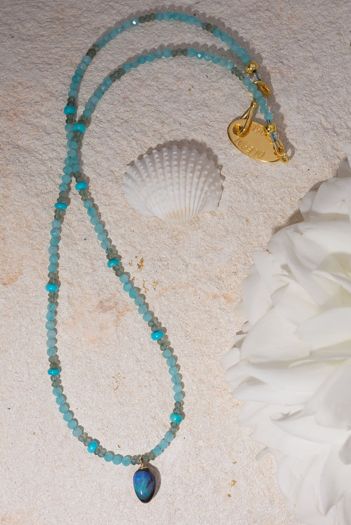 Discover the refreshing ocean colours of our Necklace Sea Spray Opal.