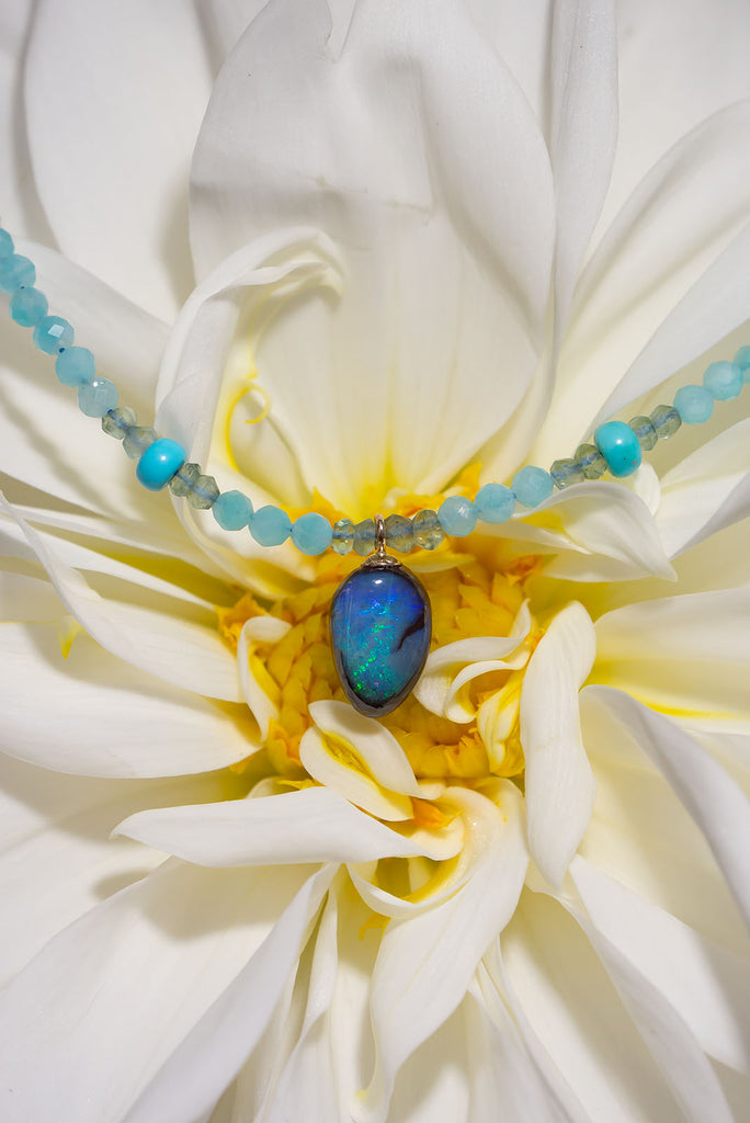 Discover the refreshing ocean colours of our Necklace Sea Spray Opal.