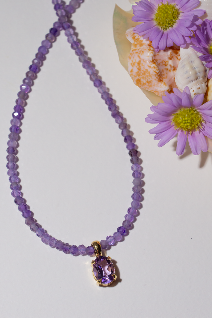 A romantic Amethyst necklace, it is perfectly set between a modern chic and classic romantic style. This pretty piece has a faceted Amethyst gemstone set in 9ct gold vermeil as the centrepiece